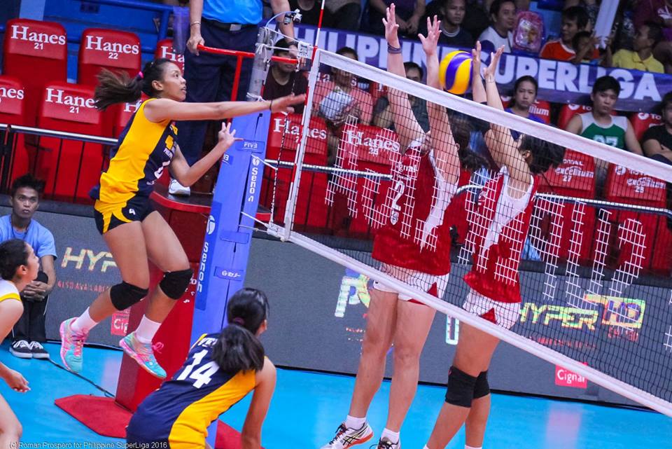 Cignal finally flaunted its strength as it registered an easy 25-15, 25-22, 25-18 win over Standard Insurance-Navy in the second game. TEXT AND PHOTO BY PHILIPPINE SUPER LIGA