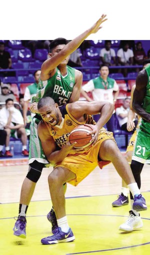 ST. BENILDE’S Kendrix Belgica uses an arm press to prevent Abdouladif Poutouchi of JRU from taking a shot in yesterday’s game. AUGUST DELA CRUZ 