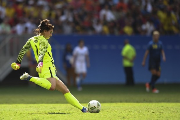 US goalkeeper Hope Solo prepares to kick the ball during the Rio 2016 Olympic Games Quarter-finals women's football match USA vs Sweden, at the Mane Garrincha Stadium in Brasilia on August 12, 2016. / AFP PHOTO / EVARISTO SA