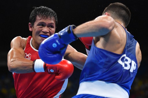 Great Britain's Joseph Cordina (R) fights Philippines' Charly Coronel Suarez during the Men's Light (60kg) match at the Rio 2016 Olympic Games at the Riocentro - Pavilion 6 in Rio de Janeiro on August 6, 2016.   / AFP PHOTO / Yuri CORTEZ