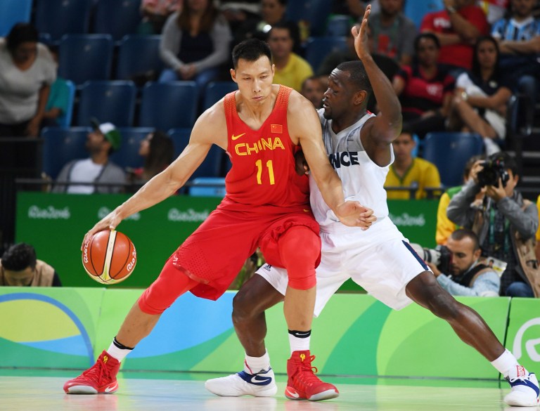China's forward Yi Jianlian (L) holds off China's small forward Ding Yanyuhang during a Men's round Group A basketball match between France and China at the Carioca Arena 1 in Rio de Janeiro on August 8, 2016 during the Rio 2016 Olympic Games. / AFP PHOTO / Mark RALSTON