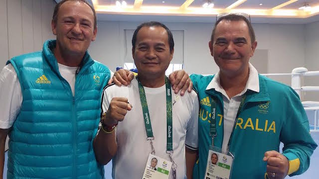 Philippine boxing team coach Boy Velasco flanked by Australia's Kevin Smith (left) and Don Abnett. CONTRIBUTED PHOTO