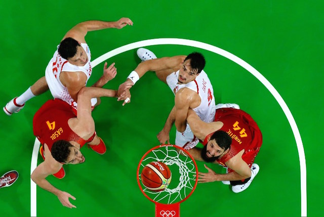 An overview shows (L-R) Spain's centre Pau Gasol, Croatia's centre Darko Planinic, Croatia's forward Dario Saric and Croatia's shooting guard Bojan Bogdanovic watching as the ball drops in the net during a Men's round Group B basketball match between Croatia and Spain at the Carioca Arena 1 in Rio de Janeiro on August 7, 2016 during the Rio 2016 Olympic Games. AFP
