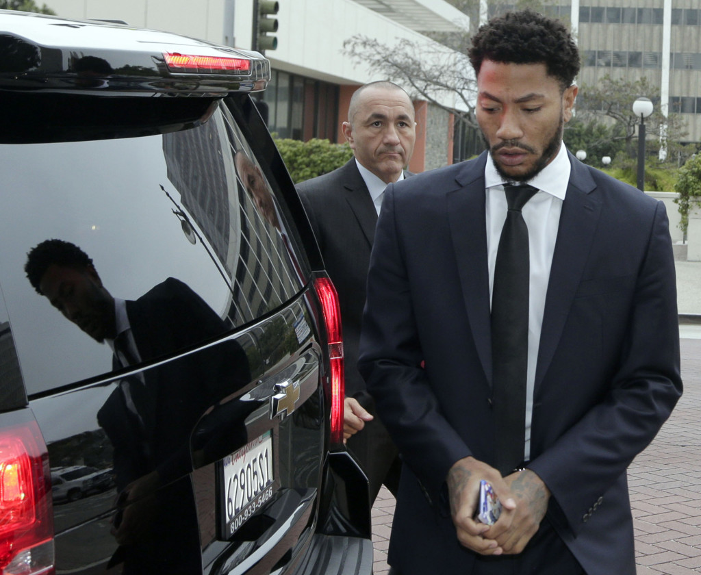 New York Knicks' Derrick Rose arrives at Federal Court in Los Angeles on Wednesday, Oct. 12, 2016. AP