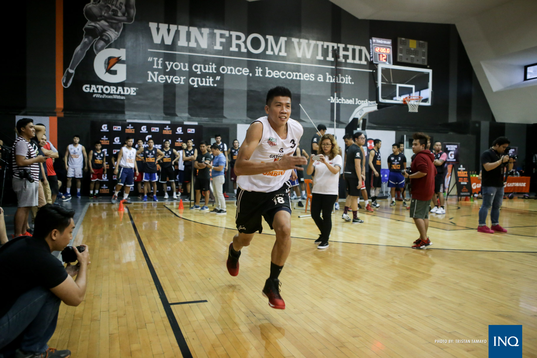 Ed Daquiog goes through a drill at the 2016 PBA Rookie Draft Combine. Photo by Tristan Tamayo/INQUIRER.net