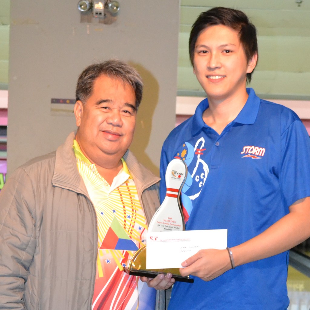 Kevin Cu (right) receives his prizes from Sletba president Mar Lualhati.