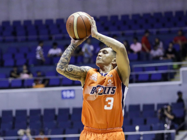 Jimmy Alapag now owns the all-time record for most 3-pointers made after surpassing the previous mark held by PBA legend Allan Caidic. Tristan Tamayo/INQUIRER.net