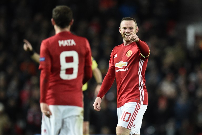 Manchester United's English striker Wayne Rooney (R) celebrates after Manchester United's Spanish midfielder Juan Mata (L) scored their second goal during the UEFA Europa League group A football match between Manchester United and Feyenoord at Old Trafford stadium in Manchester, north-west England, on November 24, 2016. / AFP PHOTO / Oli SCARFF