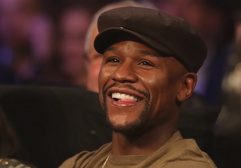 LAS VEGAS, NV - NOVEMBER 05: Floyd Mayweather Jr. watches ringside during the WBO featherweight championship fight between Oscar Valdez of Mexico and Osawa Hiroshige of Japan at the Thomas & Mack Center on November 5, 2016 in Las Vegas, Nevada.   Christian Petersen/Getty Images/AFP