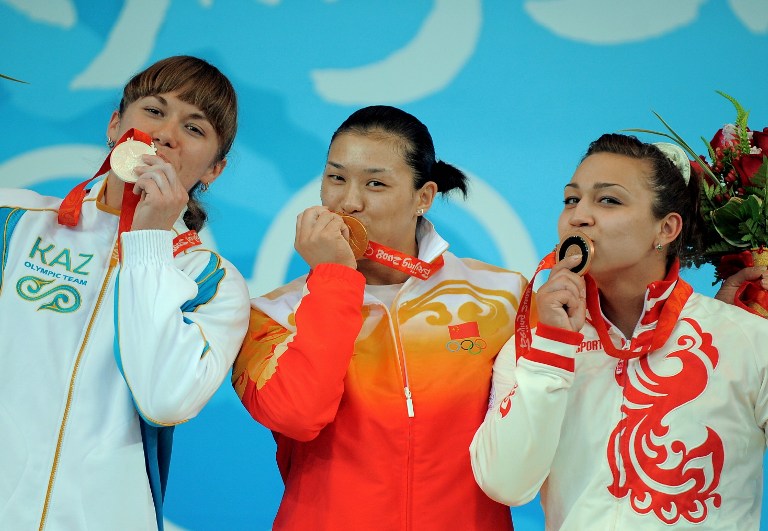 (L-R) Silver medalist Alla Vazhenina of Kazakhstan, gold medalist Cao Lei of China and bronze medalist Nadezda Evstyukhina of Russia pose during the medal ceremony for the women's 75 kg weightlifting event at the 2008 Beijing Olympic Games at the Beijing University of Aeronautics and Astronautics Gymnasium in Beijing on August 15, 2008.   AFP PHOTO/JUNG YEON-JE / AFP PHOTO / JUNG YEON-JE