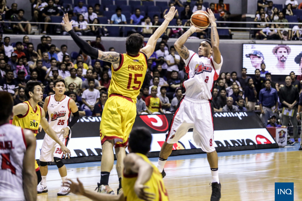 Calvin Abueva goes up for a shot. Photo by Tristan Tamayo/INQUIRER.net