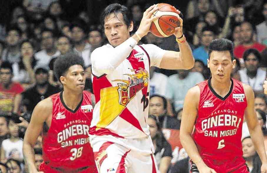 San Miguel Beer’s June Mar Fajardo, all of 6-foot-10,  towers above Barangay Ginebra’s Joe Devance (left) and Scottie Thompson during Game 2 of their PBA Philippine Cup Finals on Sunday at Quezon Convention Center in Lucena City.   —Pba images