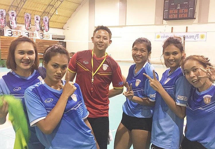 Alyssa Valdez with her new teammates in Thailand. Photo from Valdez's Instagram account.