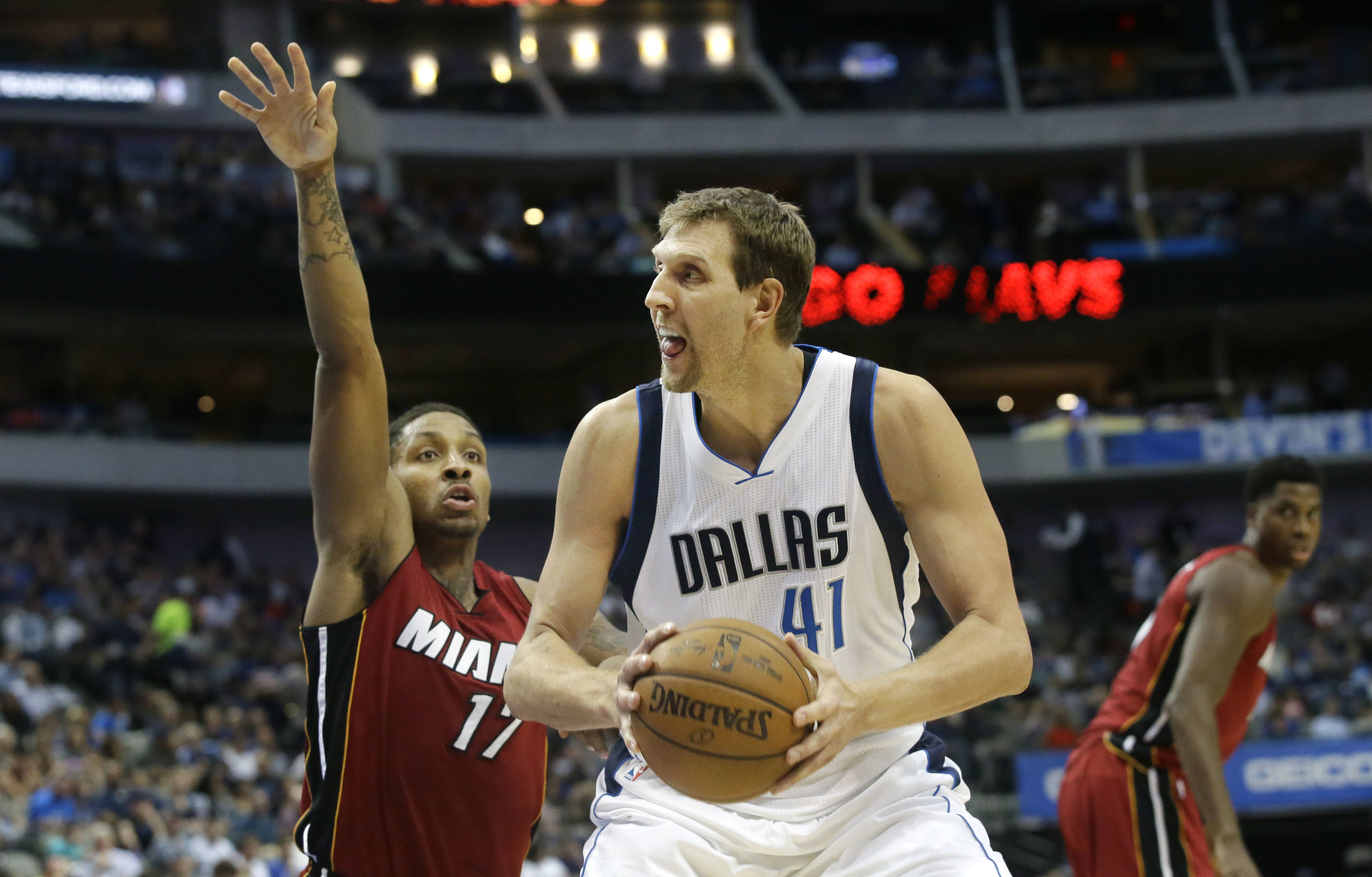 Mavs' Dirk Nowitzki reaches cusp of NBA's 30,000-point ...