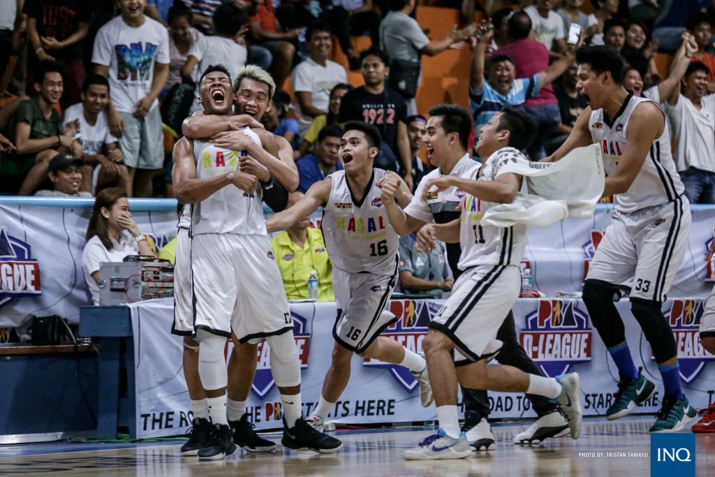 Sidney Onwubere celebrates after nailing the game-winning three for Racal. Photo by Tristan Tamayo/ INQUIRER.net