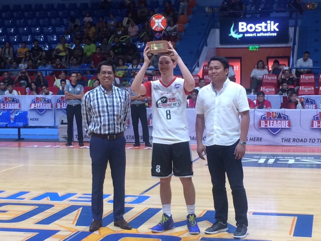 Robert Bolick receives the Conference MVP award for the 2017 PBA D-League Aspirants' Cup. Photo by Randolph B. Leongson/ INQUIRER.net