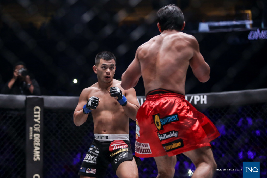Ev Ting gave it his all against ONE Lightweight Champion Eduard Folayang. Photo by Tristan Tamayo/ INQUIRER.net