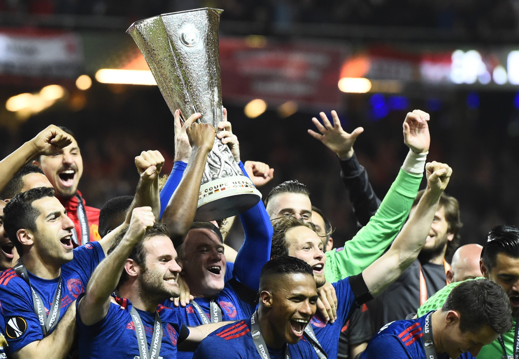 Manchester United's players celebrate with the trophy after winning the UEFA Europa League final football match Ajax Amsterdam v Manchester United on May 24, 2017 at the Friends Arena in Solna outside Stockholm. / AFP PHOTO / Jonathan NACKSTRAND