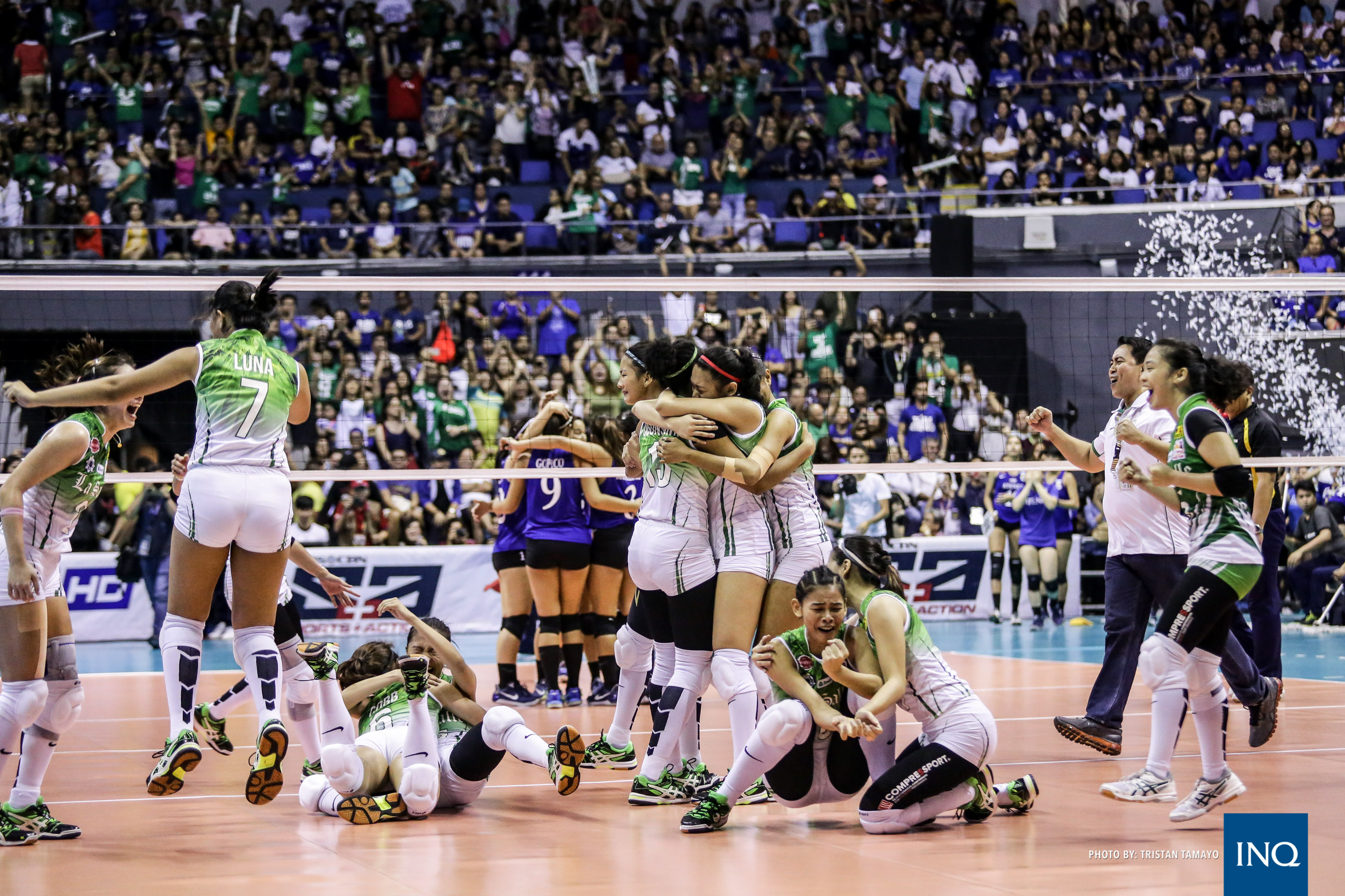 La Salle clinches its 2nd straight UAAP women's volleyball title. Photo by Tristan Tamayo/INQUIRER.net