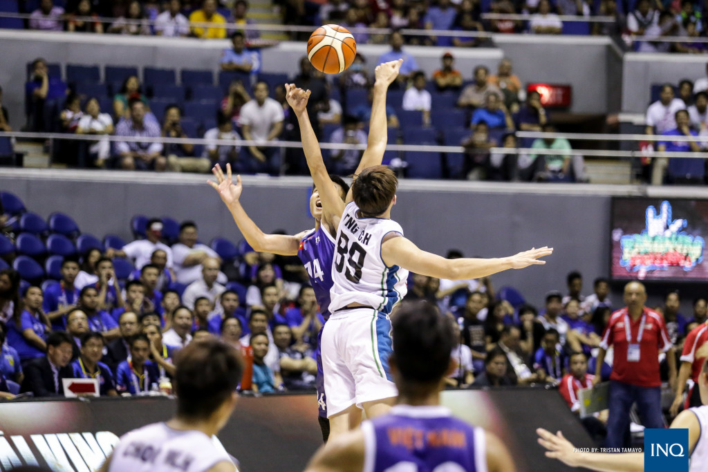 Chun Hong Ting with the game-saving block on Le Ngoc Tu. Photo by Tristan Tamayo/ INQUIRER.net