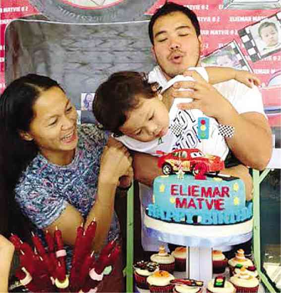 Marestella Torres-Sunang says that as a mother, she wants what’s best for her son: “Being an athlete helped me become a better mother to my son.” Inset, Marestella and hubby Eliezar celebrate the birthday of their son. —RAFFY LERMA 