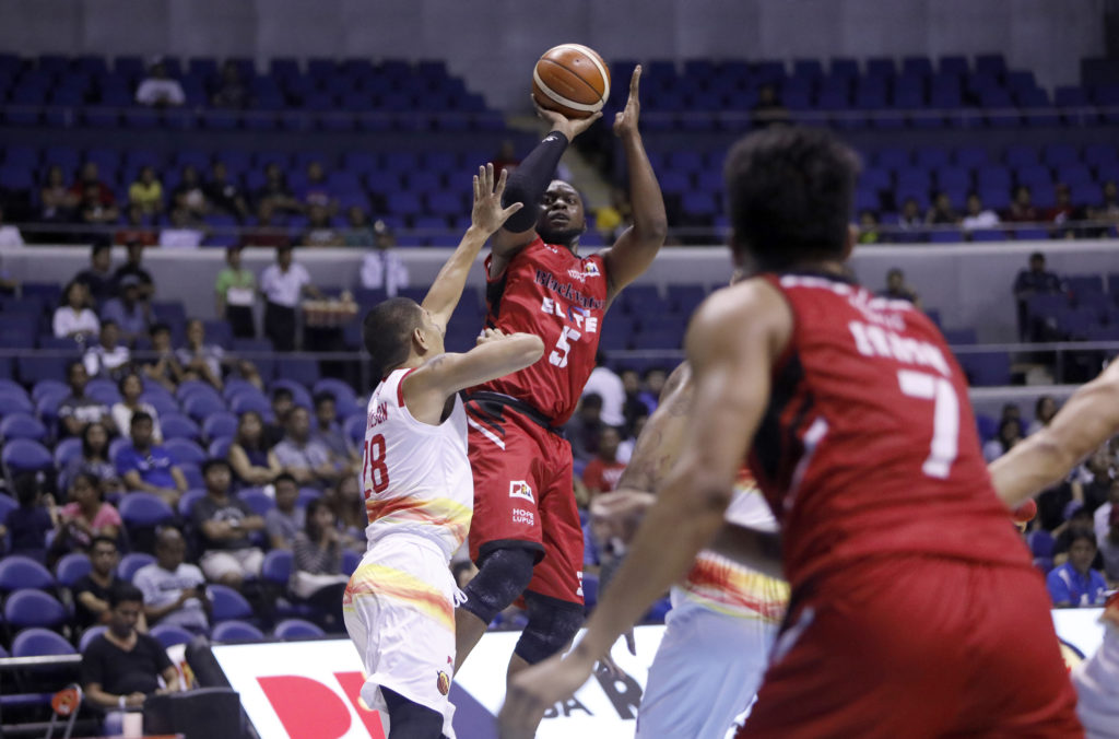 Walker fights off cramps, leads Elite to victory | Inquirer Sports