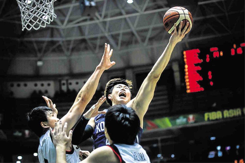 Oh Se Keun helps Korea shoot down Japan and is expected to be a major obstacle to Gilas Pilipinas’ bid to reach the semifinals. —FIBA.COM