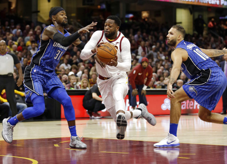 Cavs Dwyane Wade Sidelined With Bruised Knee Inquirer Sports