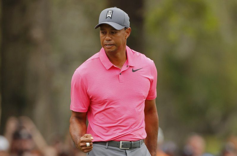 Woods closes to within 1 shot of Canadian rookie Conners Inquirer Sports