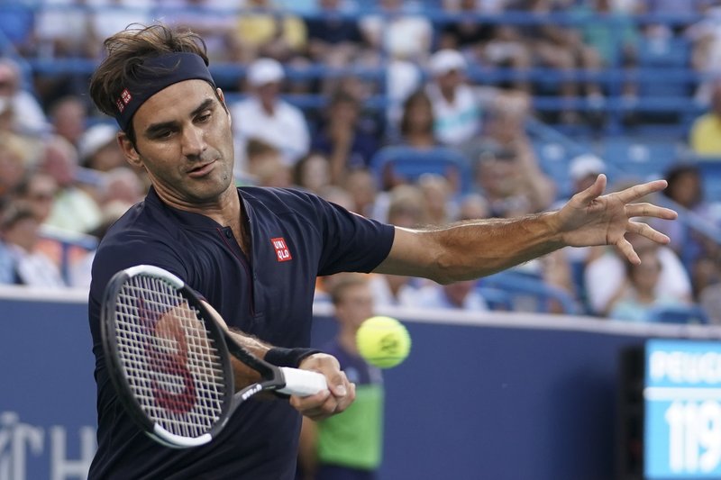 Roger Federer wins, Serena Williams loses in Cincinnati