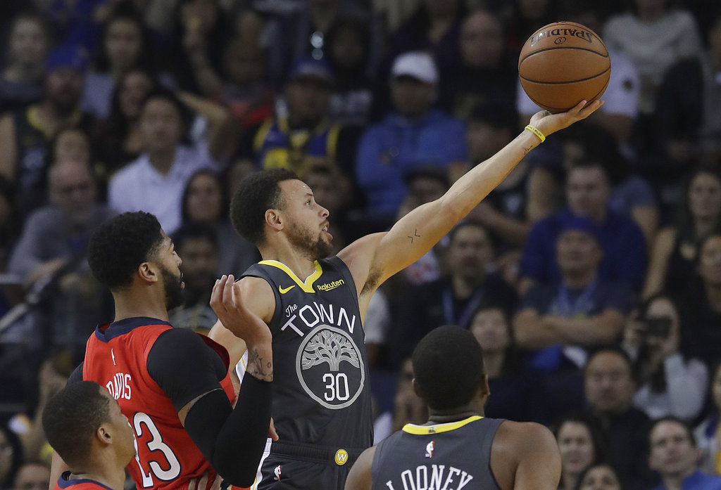 Curry's big night carries Warriors to sixth straight win