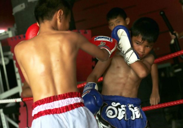 child thai boxing