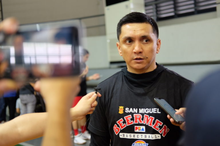 alapag-makes-debut-as-sacramento-kings-assistant-coach-in-nba-summer