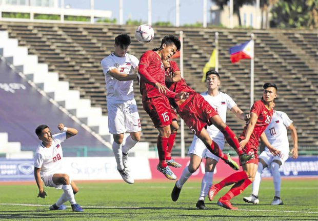 Azkals give up two late goals, yield to Vietnamese 