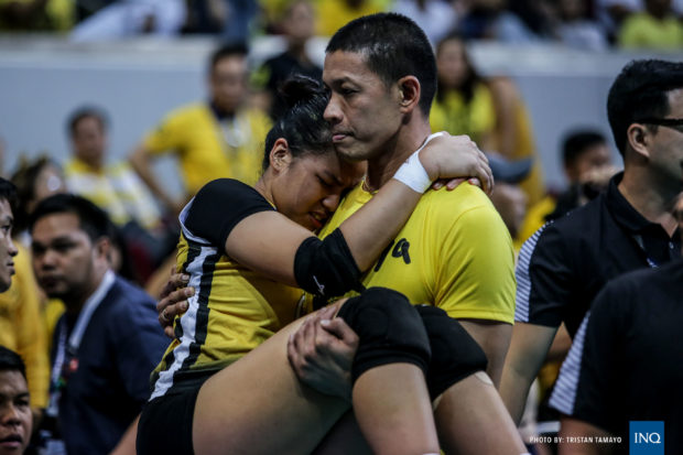 UST's Eya Laure being carried by her father Eddie Laure after an injury during the UAAP Finals. –FILE PHOTO