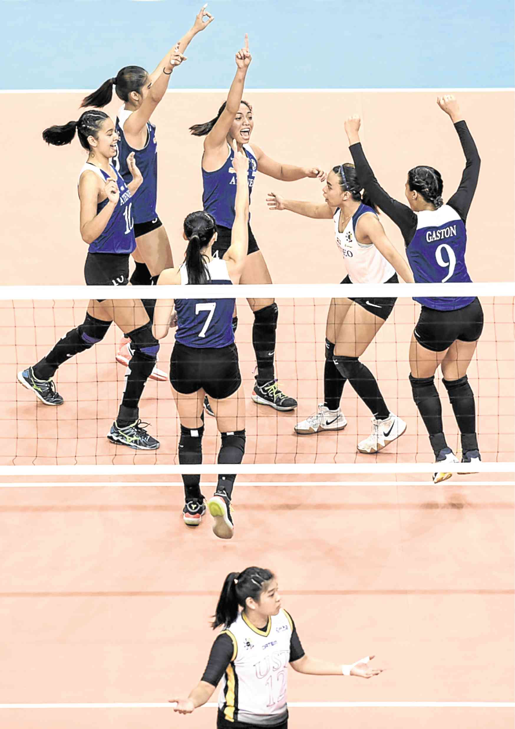 The Lady Eagles celebrate their third crown in six years. —SHERWIN VARDELEON