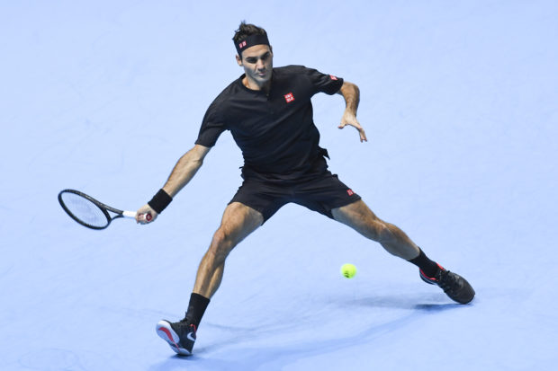  Federer beats Djokovic to reach semis at ATP Finals