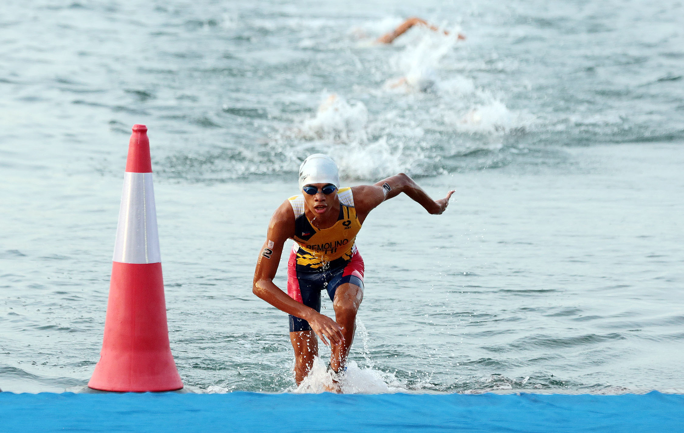 TAKING THE LEAD / DECEMBER 1, 2019Filipino triathlete Andrew Remolino emerges from the water as other competitors trail behind during the Triathlon event of the 30th SEA Games in Subic, Zambales on Sunday, December 1, 2019.
INQUIRER PHOTO / GRIG C. MONTEGRANDE