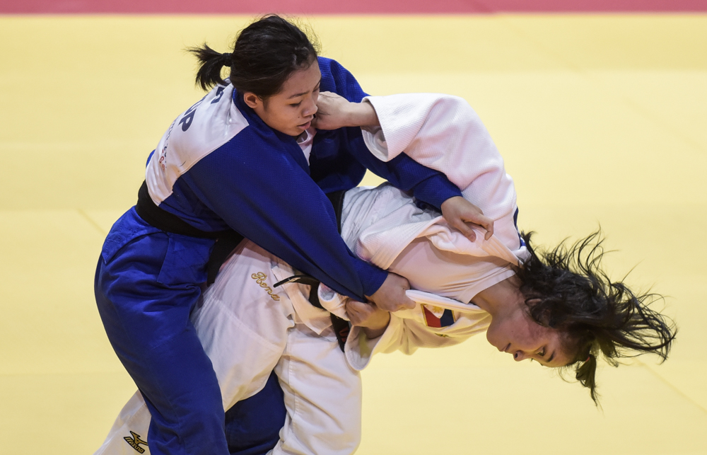 FILE–Philippines' Furukawa Rena and Vietnam's Nguyen Thi Bich Ngoc compete during the women's -57 kg in 30th SEA Games Judo. INQURER PHOTO/ Sherwin Vardeleon