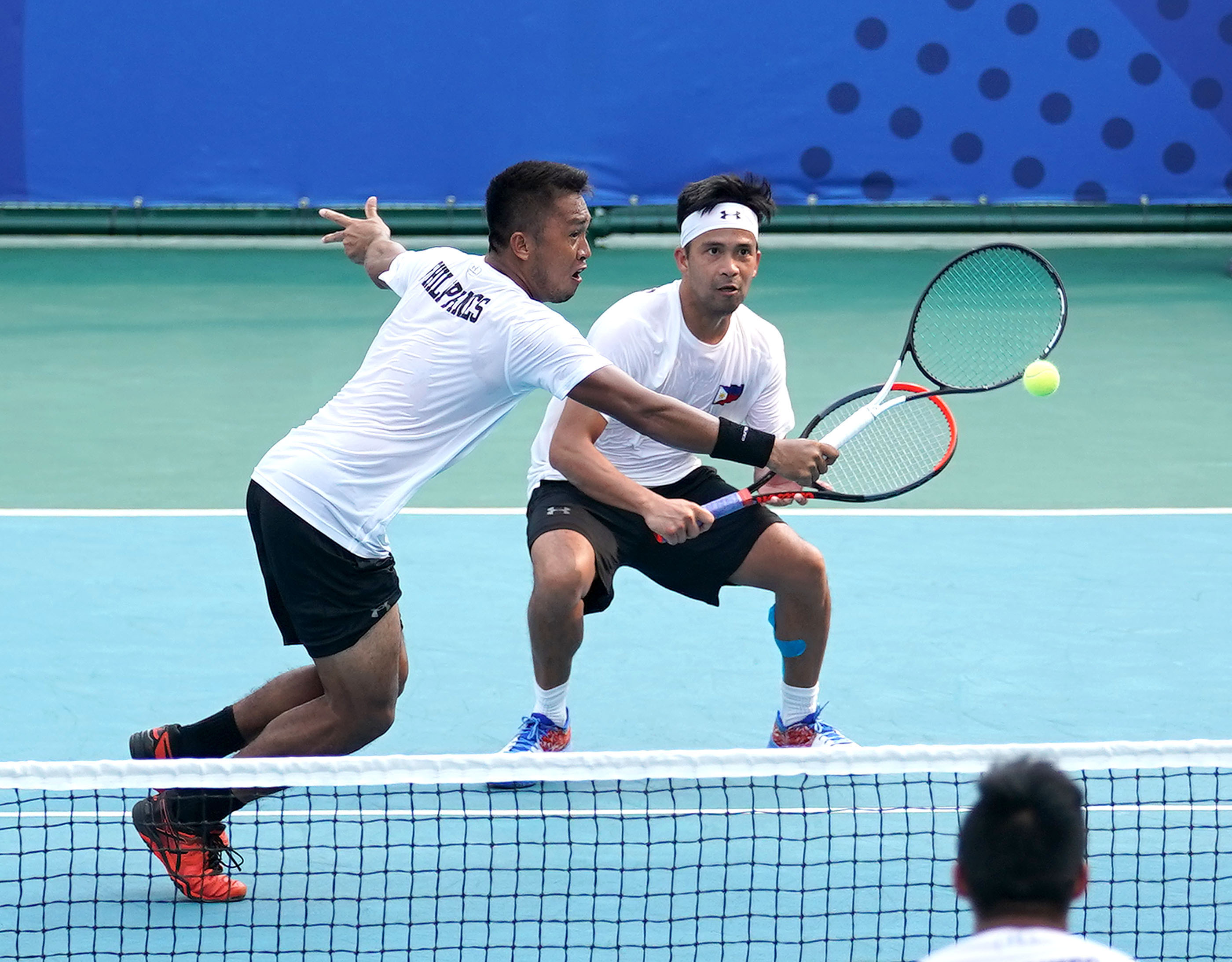 30th SEAGamesTennis / December 07.2019  Jeson Patrombom and Francis Alcantara of the Philippines winning the Gold in the Mens Doubles Tennis Finals ,the Pair of Ruben Gonzales and Treat Huey also of the Philippines settle for Silver , at the Rizal Memorial Sports Complex . INQUIRER PHOTO/AUGUST DELA CRUZ