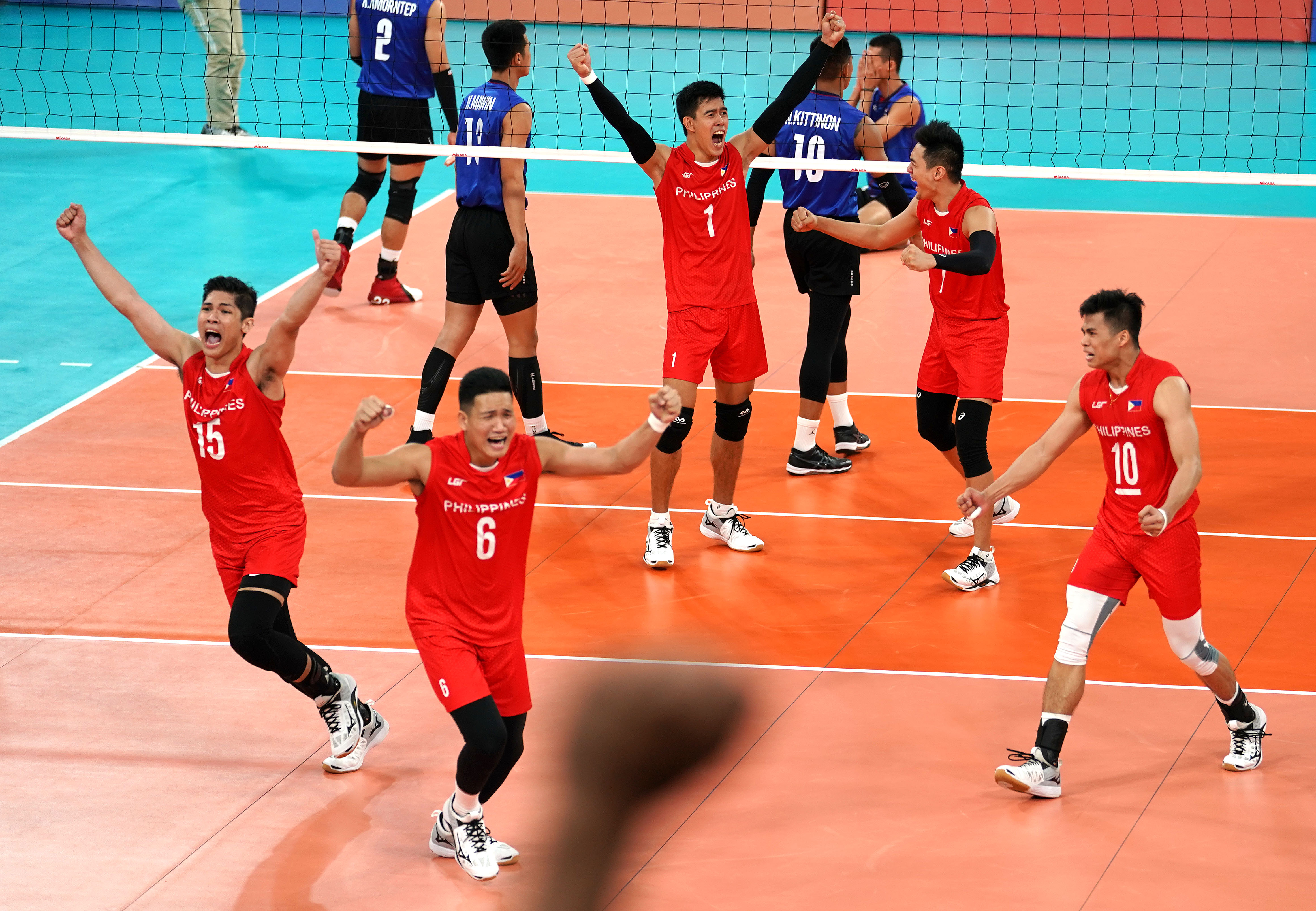 The Philippine men's volleyball team celebrates a point against Thailand. 