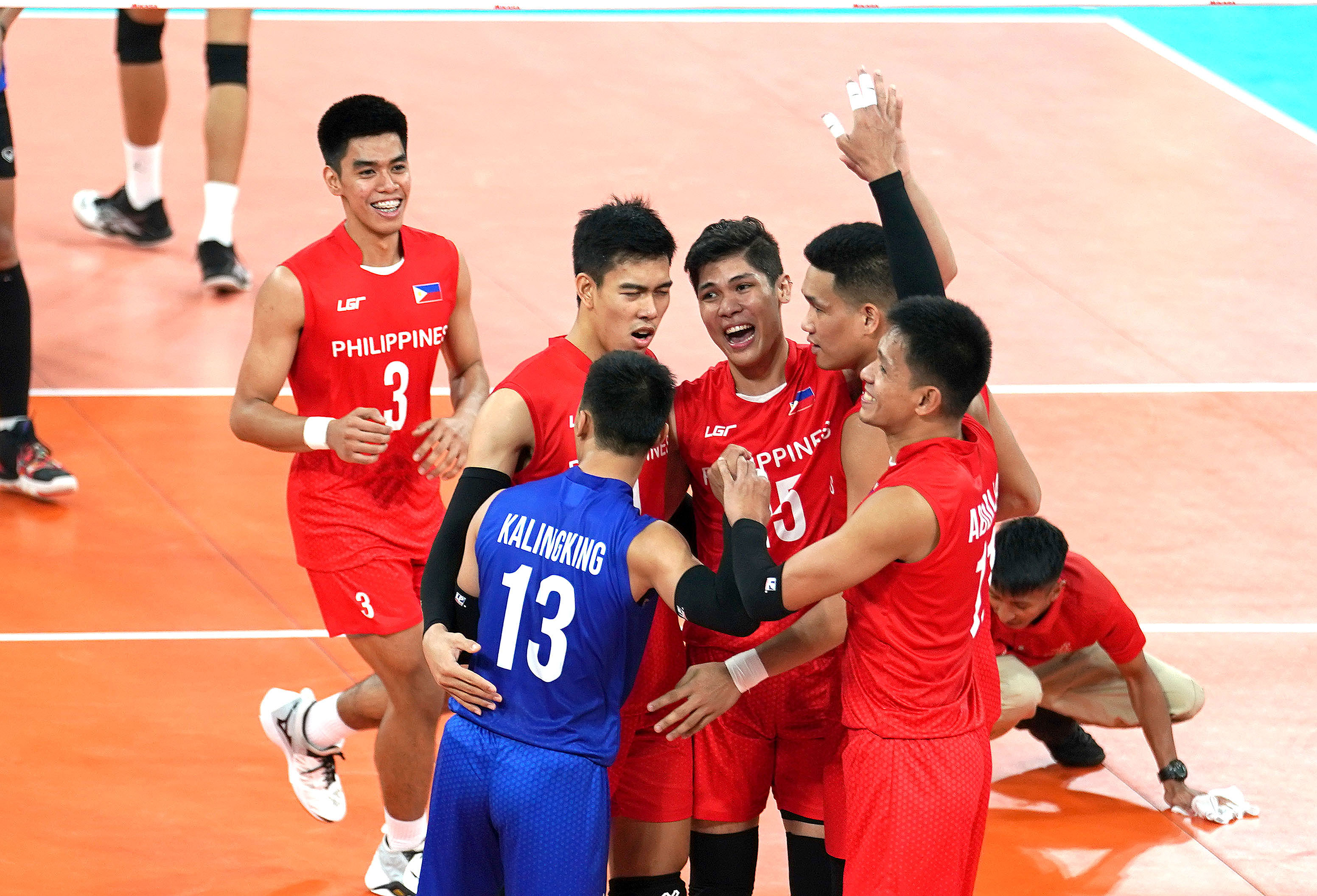 FILE–The Philippine men's volleyball team celebrates a point against Thailand. 