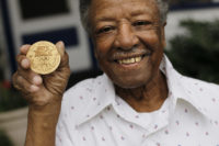 Pioneering boxing ref dies, sport’s 1st black Olympic judge