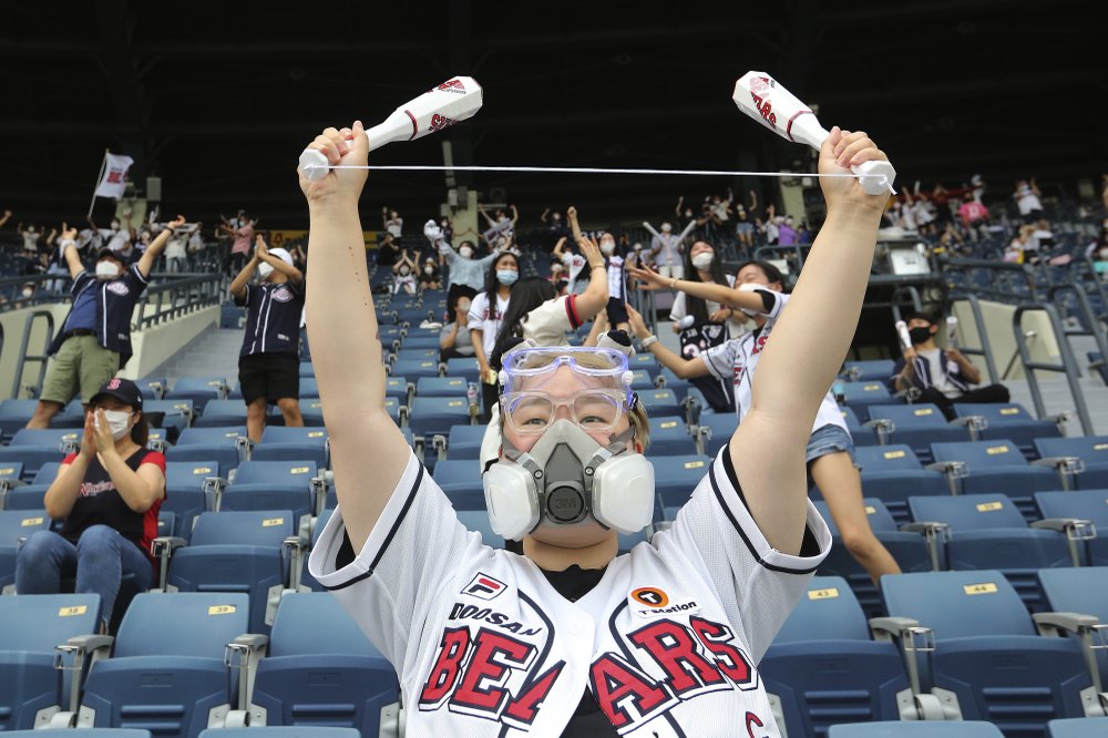 Baseball fans in South Korea back in stands amid COVID-19 ...
