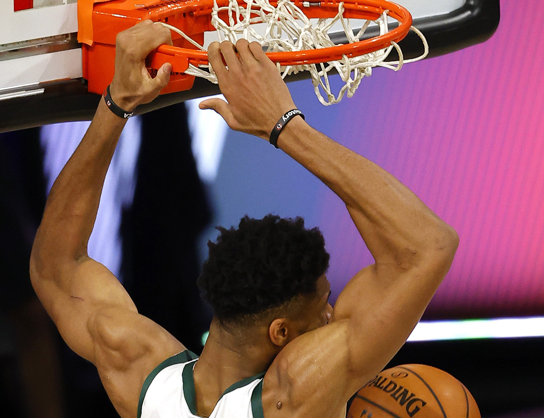 Antetokounmpo Leads Efficient Bucks Past Magic For 2-1 Lead | Inquirer ...