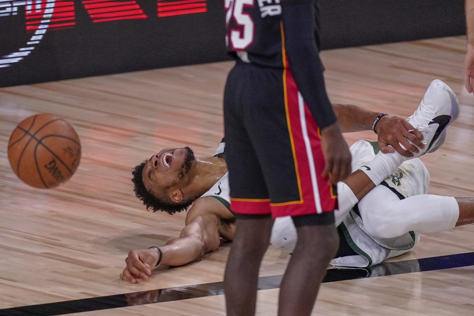 Bucks' Antetokounmpo Out Of Game 4 With Ankle Injury | Inquirer Sports