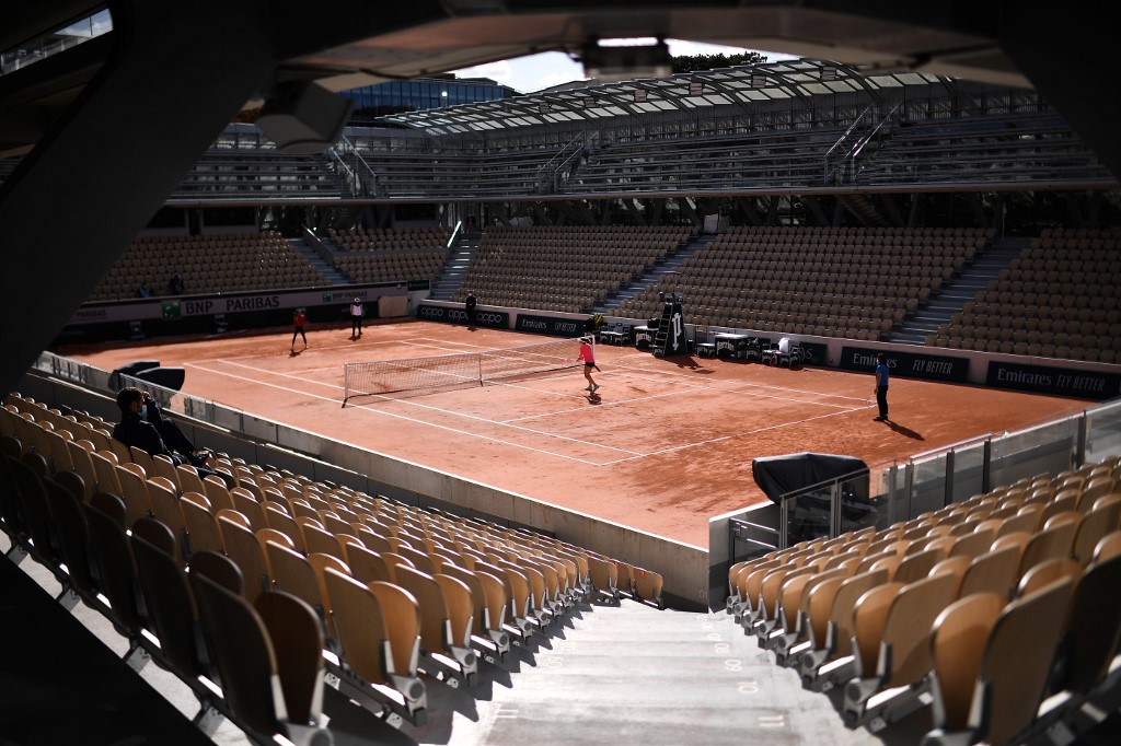Cold comfort as Roland Garros starts in shadow of ...