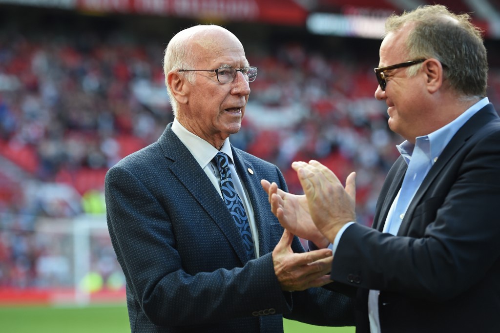 Man United legend Charlton diagnosed with dementia | Inquirer Sports