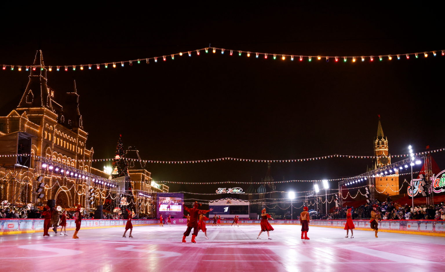 Moscow opens its biggest outdoor ice rink for winter amid pandemic