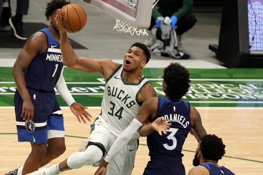 Giannis Bucks Clobber Timberwolves To Spoil Finch S Debut Inquirer Sports